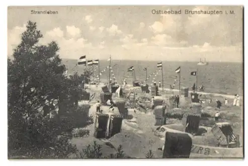 Mini-AK Brunshaupten i. M., Belebte Strandpartie mit Blick aufs Meer