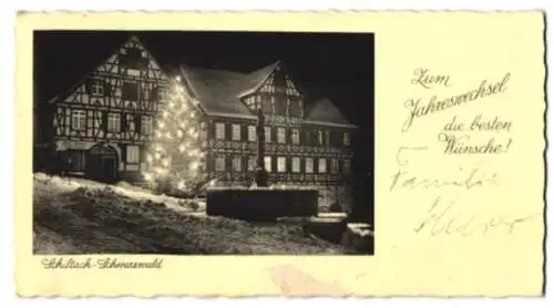 Mini-AK Schiltach /Schwarzwald, Fachwerkhaus mit einem leuchtenden Weihnachtsbaum davor, Neujahrskarte