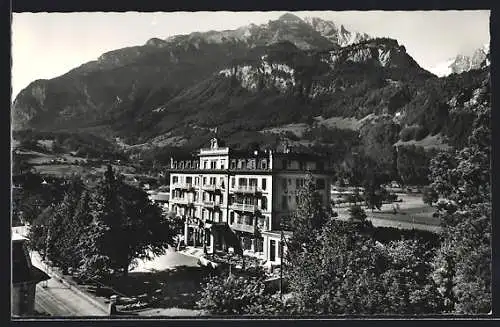 AK Meiringen, Blick auf Hotel du Sauvage mit Alpenpanorama