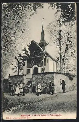 AK Küssnacht, Strasse Hohle Gasse mit Tellskapelle