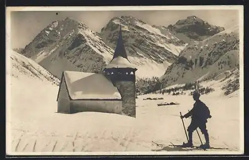 AK Sertig-Davos, Kirche mit Skifahrer im Schnee