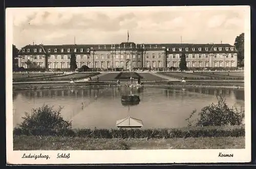 AK Ludwigsburg, Schloss mit Springbrunnen
