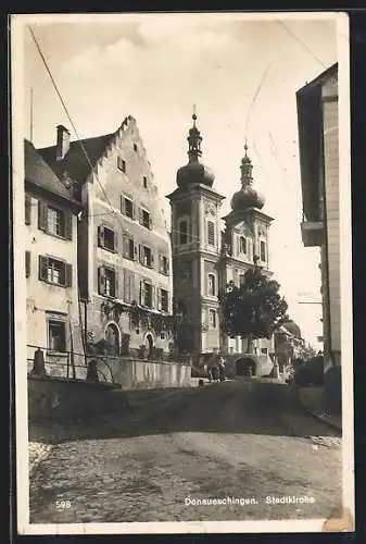 AK Donaueschingen, Strasse zur Stadtkirche