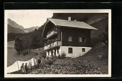 AK Krimml, Haus Kerschbichl mit Leuten