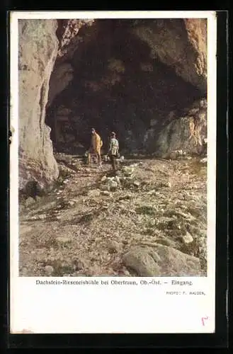 AK Dachstein-Rieseneishöhle bei Obertraun, Am Eingang zur Höhle