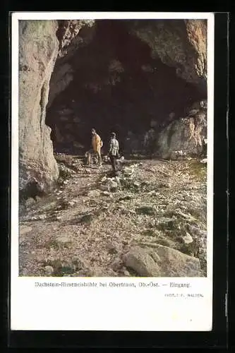 AK Dachstein-Rieseneishöhle bei Obertraun, Am Eingang zur Höhle