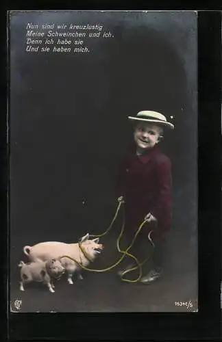 Foto-AK GL Co Nr. 1634t /5: Kleiner Junge hält Glücksschweine an der Leine