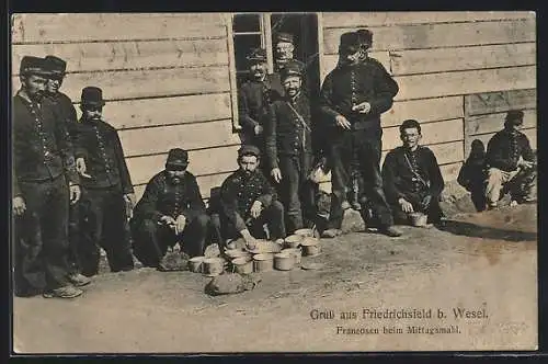 AK Friedrichsfeld b. Wesel, Französische Soldaten beim Mittagsmahl