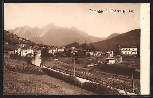 AK Domegge di Cadore, Gesamtansicht gegen das Gebirgsmassiv