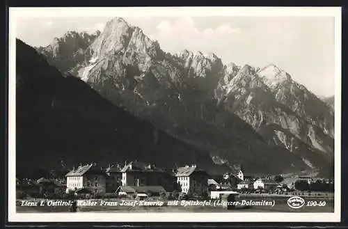 AK Lienz i. Osttirol, Kaiser Franz Josef-Kaserne mit Spitzkofel