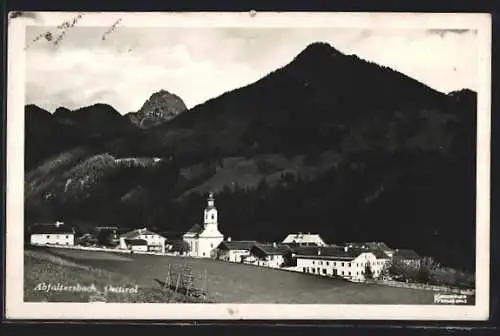 AK Abfaltersbach /Osttirol, Ortsansicht vor Berglandschaft