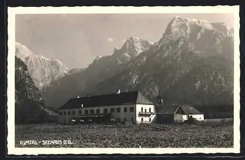 AK Grünau im Almtal, Gasthof Seehaus vor Bergpanorama