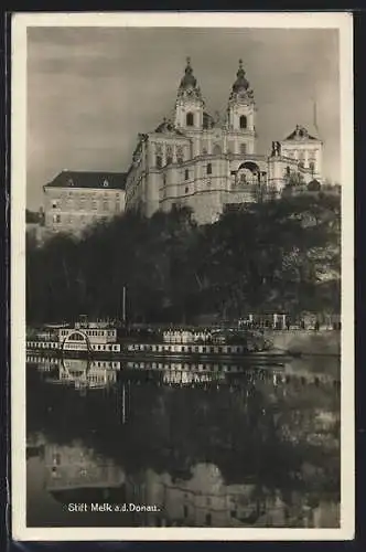 AK Melk a. d. Donau, Dampfer Dürnstein vor dem Stift