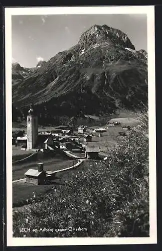 AK Lech am Arlberg, Ortsansicht mit Kirche gegen Omeshorn