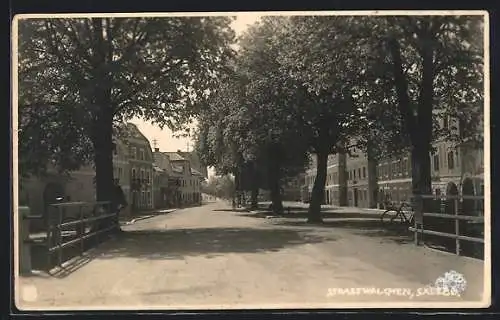 AK Strasswalchen /Salzburg, Strassenpartie im Sonnenschein