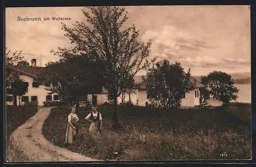 AK Henndorf am Wallersee, Seebrunn mit zwei Frauen auf einem Feldweg