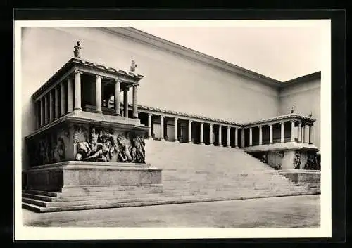 AK Berlin, Der Altar von Pergamon im Pergamon-Museum