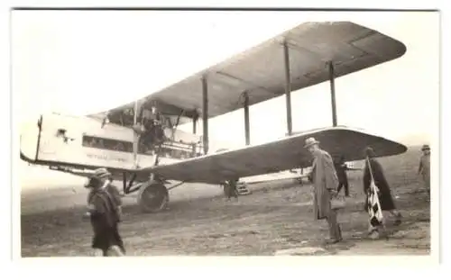 Fotografie unbekannter Fotograf und Ort, Flugzeug Armstrong Whitworth A. W. 154, Doppeldecker Imperial Airways airline