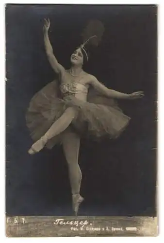 Fotografie M. Sakharev & P. Orlova, Moskau, Yekaterina Geltzer, Primaballerina vom Bolschoi-Ballett im Kostüm