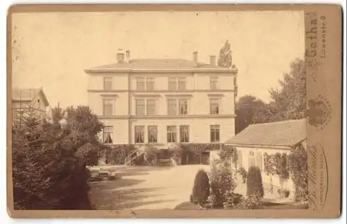 Fotografie B. Münchs, Gotha, Ansicht Gotha, Villa von der Garteseite aus mit Nebengebäude
