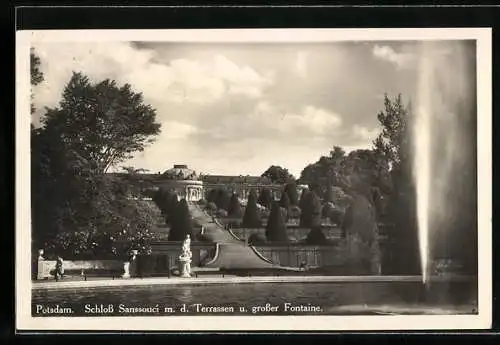 AK Potsdam, Schloss Sanssouci mit Terrassen u. grosser Fontäne