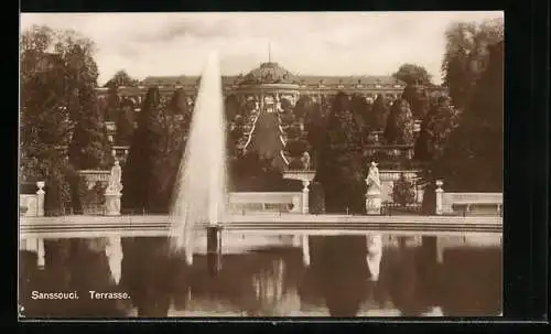 AK Potsdam, Schloss Sanssouci, Terrasse mit Fontäne