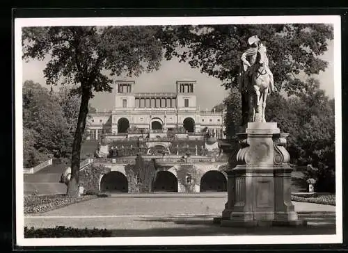 AK Potsdam, Orangerie u. Denkmal Friedrichs des Grossen im Schlosspark Sanssouci