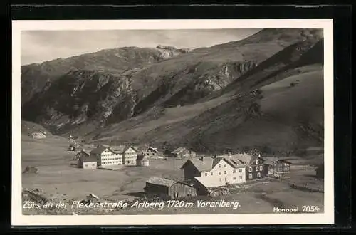 AK Zürs an der Flexenstrasse, Ortsansicht aus der Vogelschau mit Arlberg