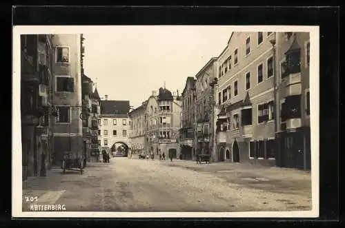 AK Rattenberg, Strassenpartie mit Blick auf ein Tor