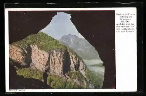 AK Obertraun, Dachstein-Rieseneishöhle, Ausblick aus dem Höhlenportal auf den Mittagskogel und den Plassen