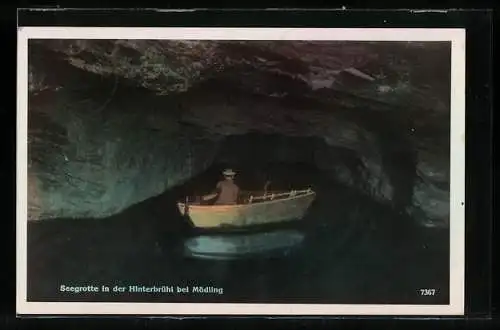 AK Hinterbrühl bei Mödling, Besucher im Boot in Seegrotte