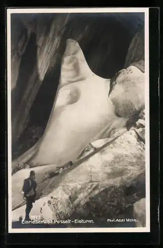 AK Eisriesenwelt, Posselt-Eisturm mit einem Besucher, Höhle