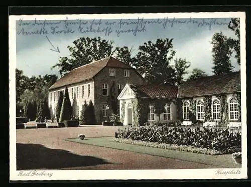 AK Bad Driburg, Kurplatz mit Blumenbeeten