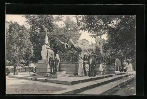 AK Klagenfurt, Ausflügler am Lindwurmbrunnen