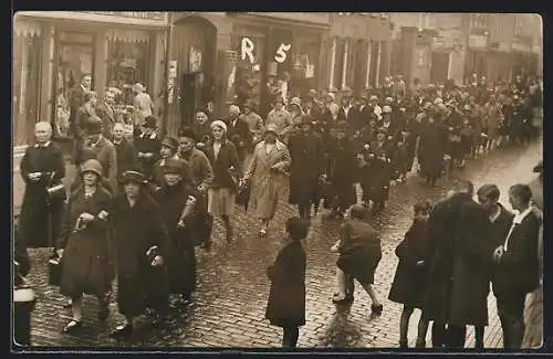 Foto-AK Kevelaer, Wallfahrtsprozession durch die Stadt