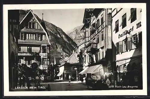 AK Landeck /Tirol, Strassenpartie mit Hotel Rose und Gasthof