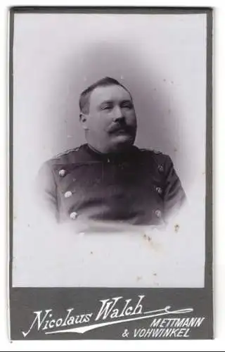 Fotografie Nicolaus Walch, Mettmann, westfälischer Beamter in Uniform mit Mustasch