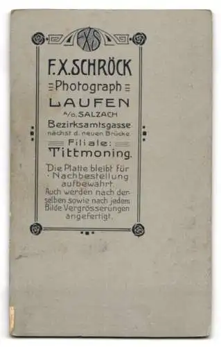 Fotografie F. X. Schröck, Laufen / Salzach, bayerische Frau im Trachtenkleid mit Hut