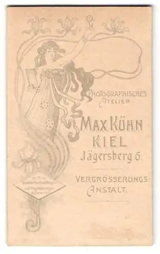 Fotografie Max Kühn, Kiel, Jägersberg 6, Jugendstil Frau mit Lupe und Bild in der Hand