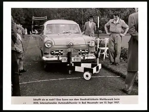 Fotografie Auto Ford Taunus, PKW beim Geschicklichkeitsrennen in Bad Neuenahr 1957