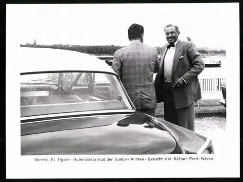 Fotografie Auto Ford, General El Tigani, General der Sudan Armee besucht die Ford Werke in Köln