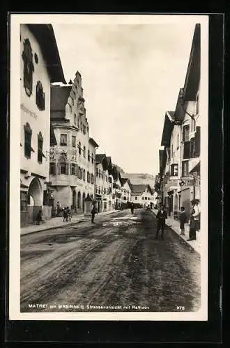 AK Matrei am Brenner, Strassenansicht mit Rathaus