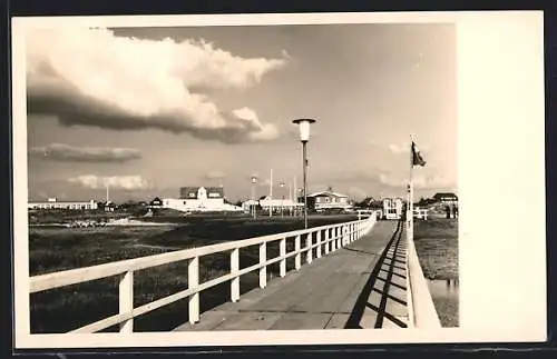 AK St. Peter / Nordsee, Nordseeheilbad, Ortspartie mit Steg