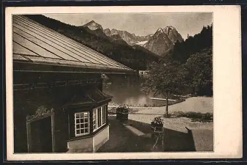 AK Garmisch-Partenkirchen, Hotel Riessersee, Sporthaus mit Blick auf das Gebirge