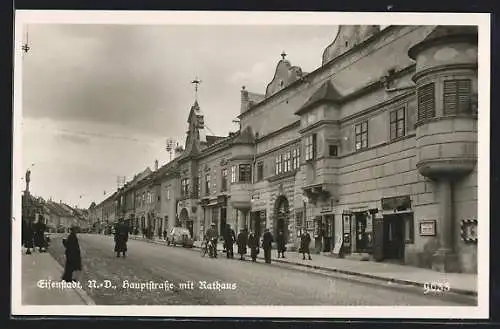 AK Eisenstadt /N.-D., Hauptstrasse mit Rathaus und Passanten