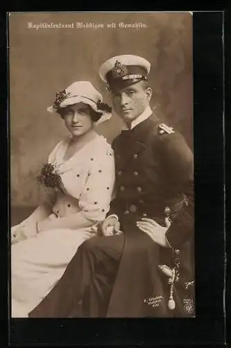 AK Kapitänleutnant Weddigen in Uniform, Kommandant des U-Bootes U9 mit seiner Gemahlin