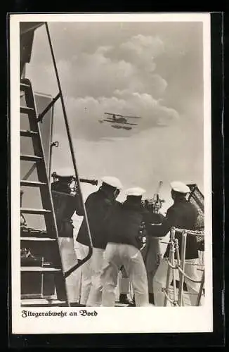 AK Matrosen bei der Fliegerabwehr an Bord eines Schiffes der Kriegsmarine