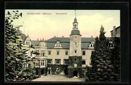 AK Friedland / Frydlant, Partie im Schlosshof