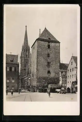 Foto-AK Deutscher Kunstverlag, Nr. 10: Regensburg, Römerturm mit Blick zum Dom