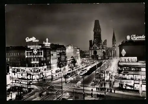 AK Berlin-Charlottenburg, Kurfürstendamm bei Nacht, Blick zu Kaiser Wilhelm-Gedächtniskirche